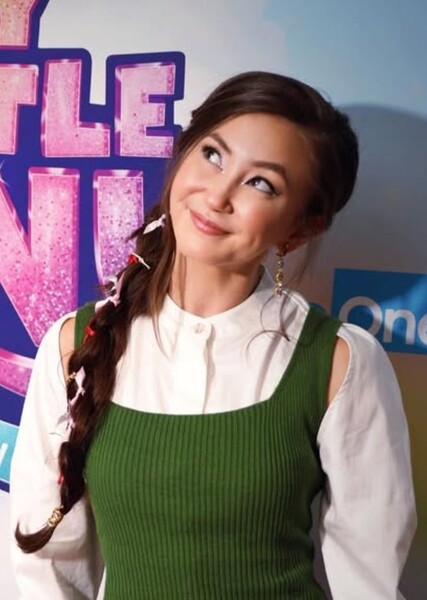 Kimiko Glenn photo