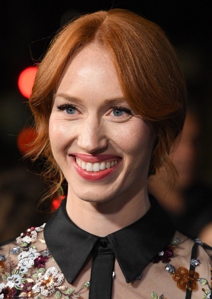 Kira Guloien photo