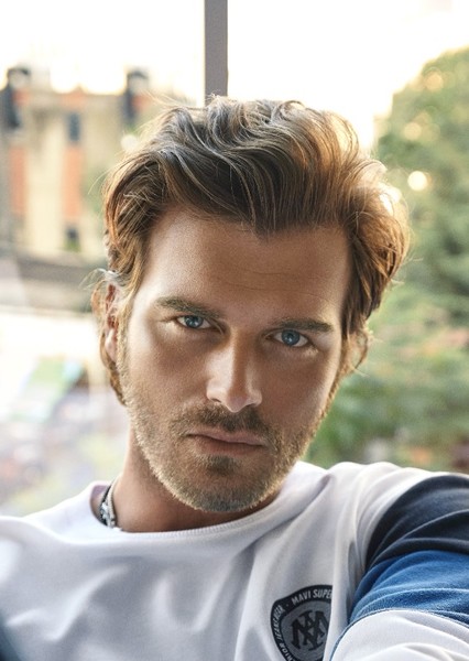 Kıvanç Tatlıtuğ photo