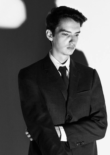 Kodi Smit-McPhee photo