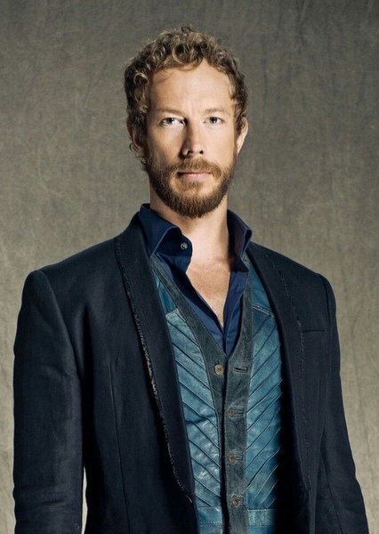 Kris Holden-Ried photo