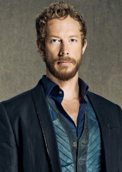 Kris Holden-Ried photo