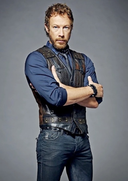 Kris Holden-Ried photo