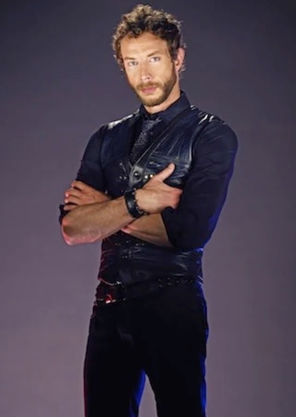 Kris Holden-Ried photo