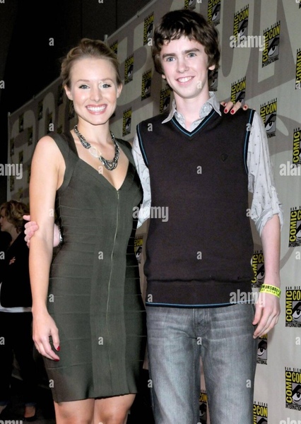 Kristen Bell and Freddie Highmore photo
