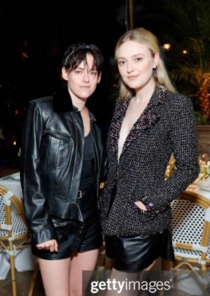 Kristen Stewart and Dakota Fanning photo