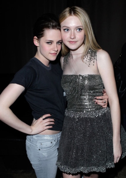 Kristen Stewart and Dakota Fanning photo