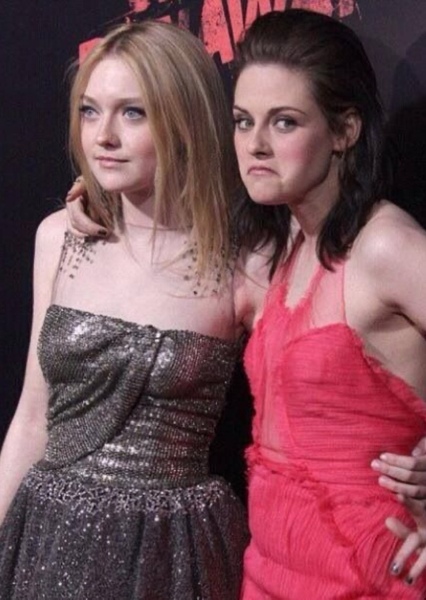 Kristen Stewart and Dakota Fanning photo