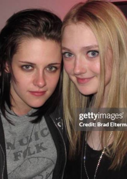 Kristen Stewart and Dakota Fanning photo