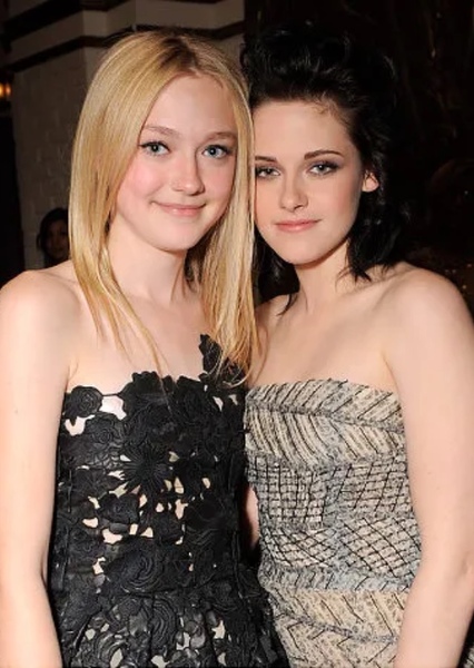Kristen Stewart and Dakota Fanning photo