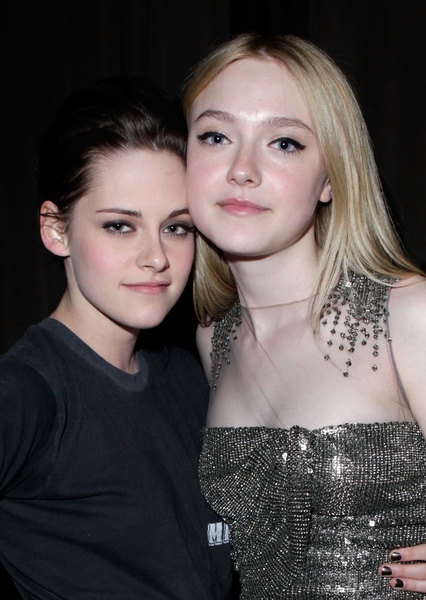 Kristen Stewart and Dakota Fanning photo