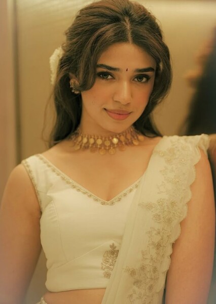 Krithi Shetty photo