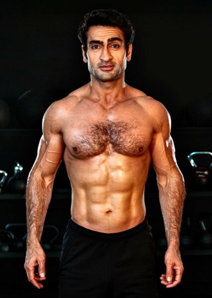 Kumali Nanjiani photo