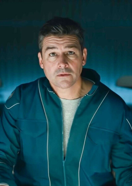 Kyle Chandler photo