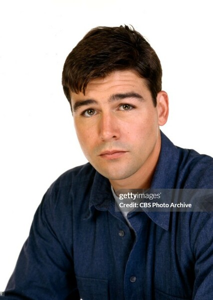 Kyle Chandler photo