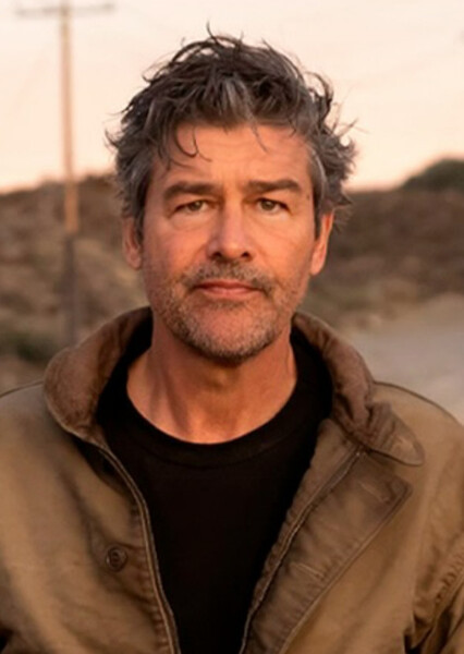 Kyle Chandler photo