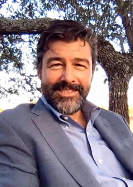 Kyle Chandler photo