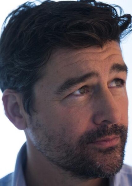 Kyle Chandler photo