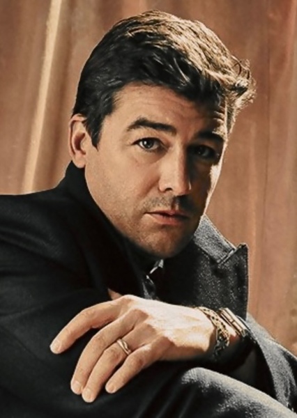 Kyle Chandler photo