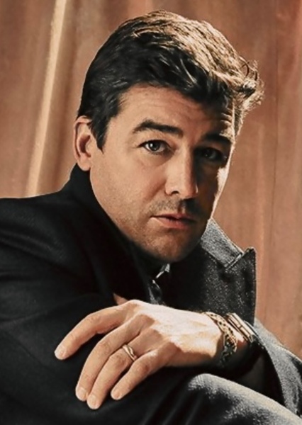 Kyle Chandler photo