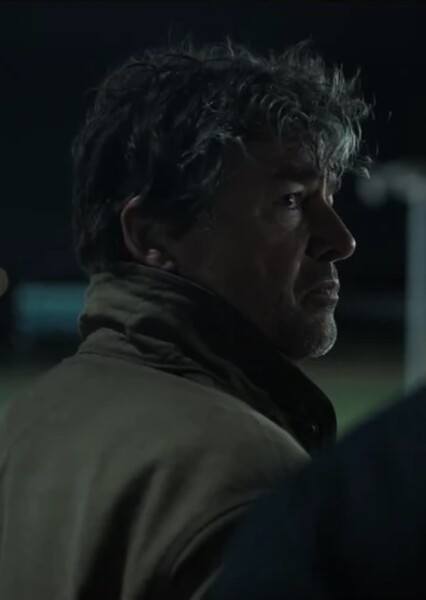 Kyle Chandler photo