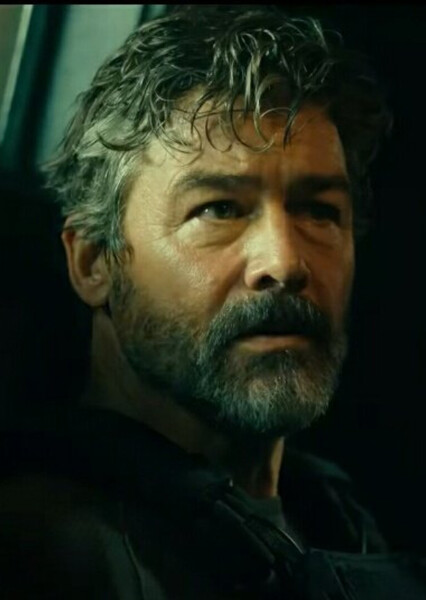 Kyle Chandler