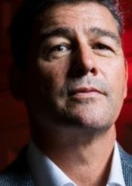 Kyle Chandler photo