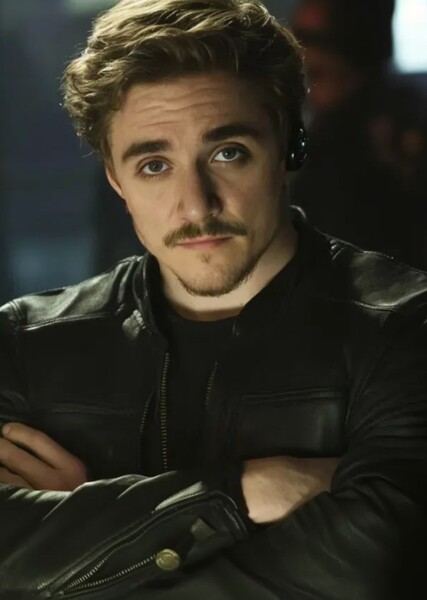 Kyle Gallner photo