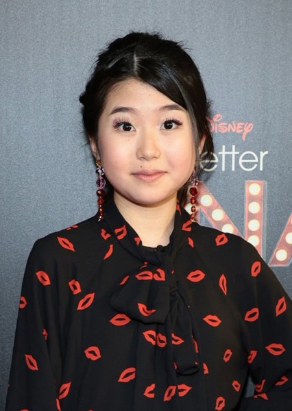 Kylie Kuioka photo