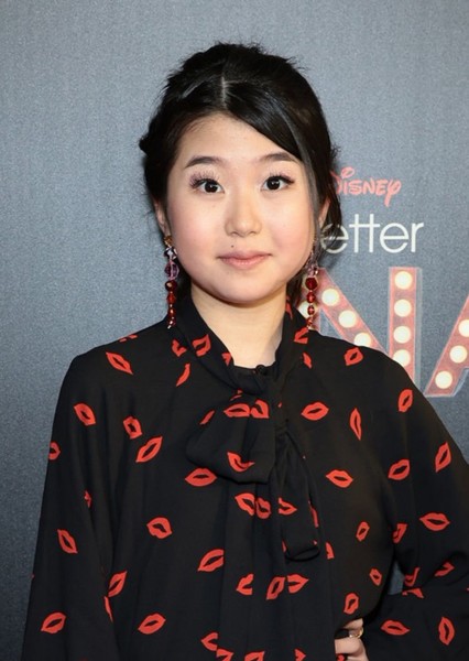 Kylie Kuioka photo