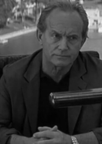 Lance Henriksen photo