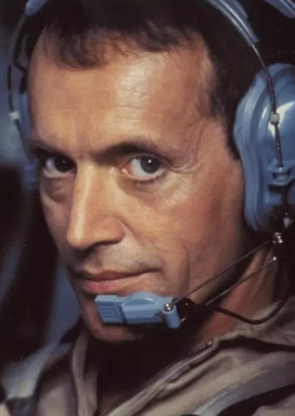 Lance Henriksen photo