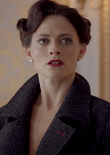 Lara Pulver photo