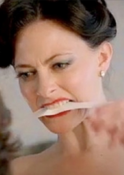Lara Pulver photo