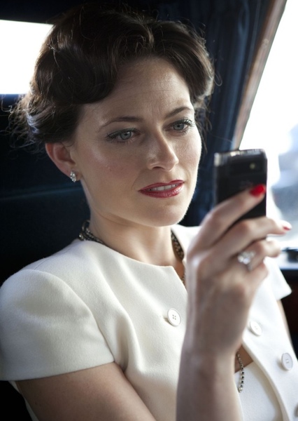 Lara Pulver photo