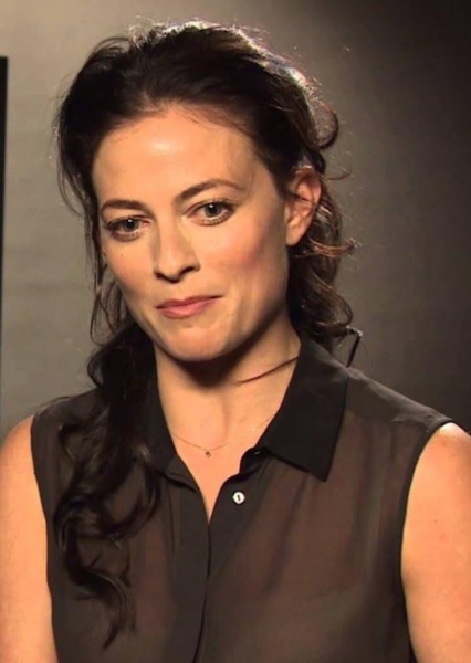 Lara Pulver photo