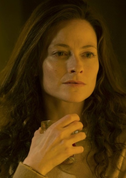 Lara Pulver photo