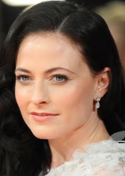 Lara Pulver photo