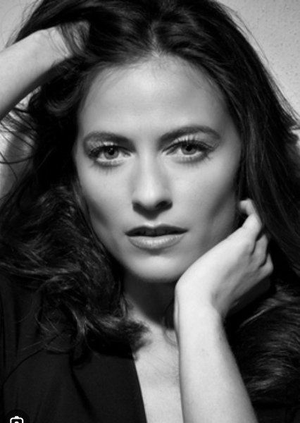 Lara Pulver photo