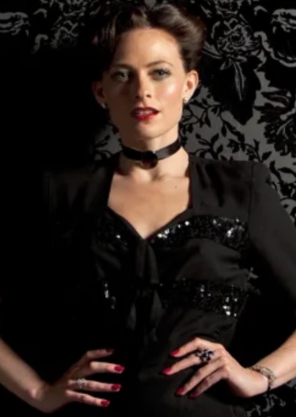 Lara Pulver photo