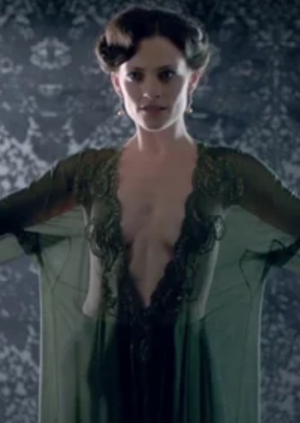 Lara Pulver photo
