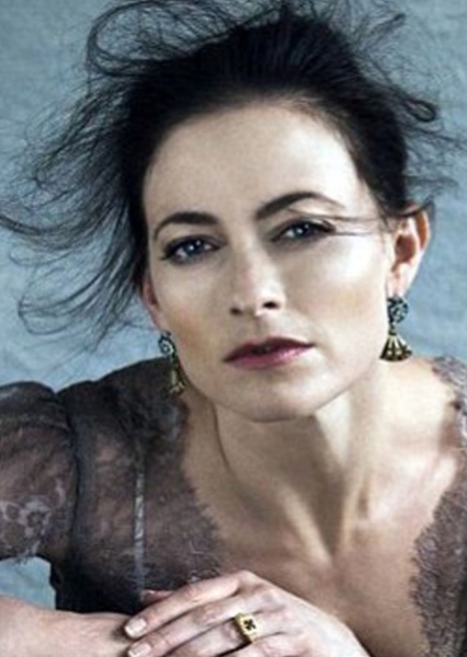 Lara Pulver photo