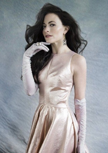 Lara Pulver photo