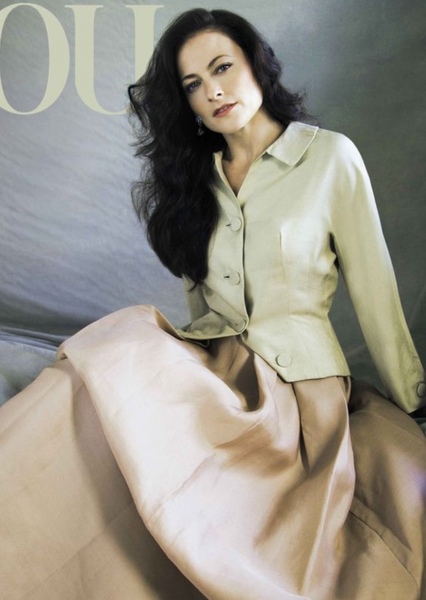Lara Pulver photo
