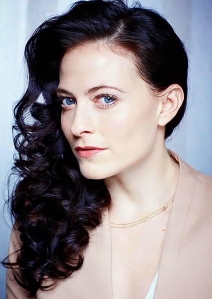 Lara Pulver photo