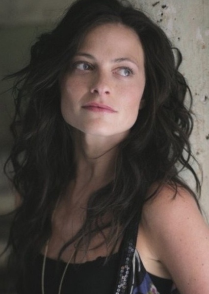 Lara Pulver photo