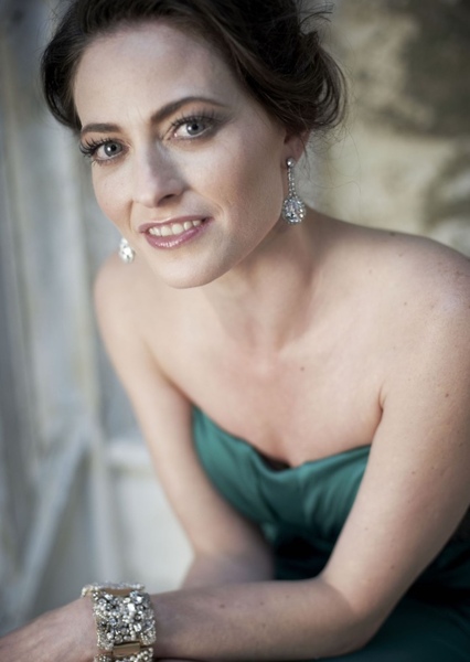 Lara Pulver