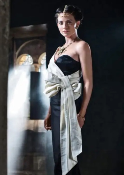 Lara Pulver photo