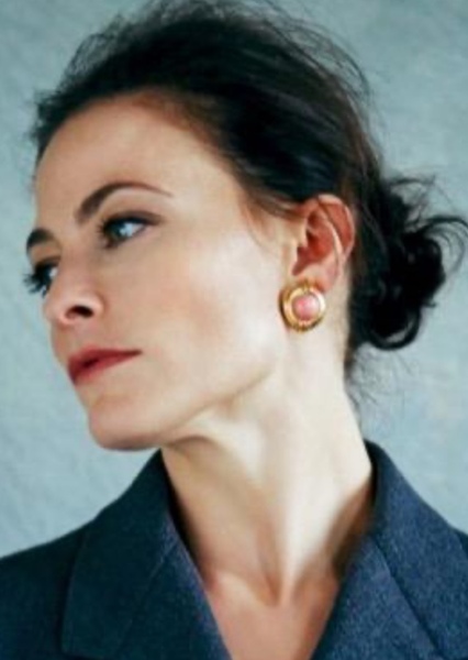 Lara Pulver photo