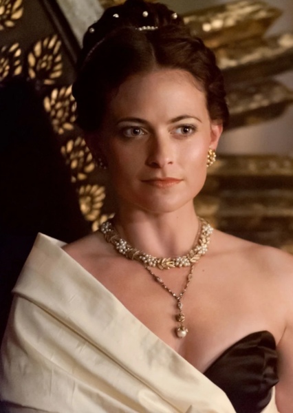 Lara Pulver photo